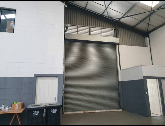 1,320M² FACTORY RENTED IN SAXENBURG PARK 2